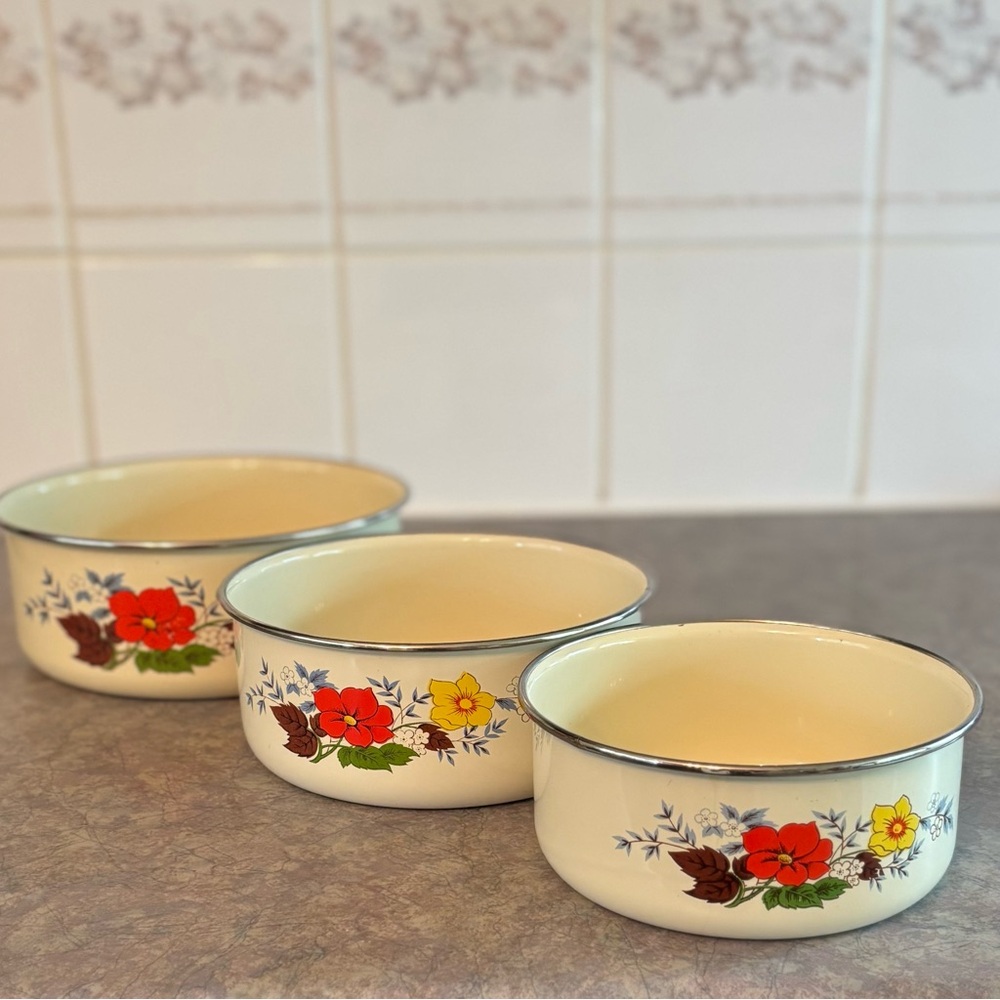 70's Floral Enamel Serving Bowls - 3 - Camping Dishes - RV Kitchen - Cabin